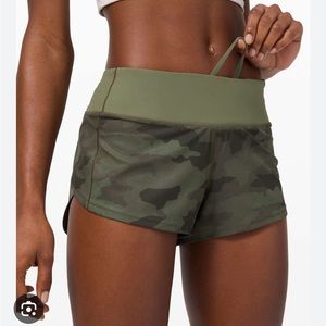 LULULEMON HIGH RISE SPEED UP SHORTS 2.5 INCH SIZE 8 green camo